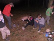 Nedaleko od rokle jsme se navečeřeli a ulehli ke spánku
