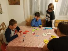 Na večer pak byla připravena karetní hra, fotka však pochází z pozdější sehrávky po dokončení soutěže.