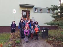 Závěrečná fotografie našeho týmu na schodech do DDM při odchodu