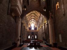 Bazilika byla  době stavby již slohově mírně zastaralou, mísí se zde románské prvky s gotickými