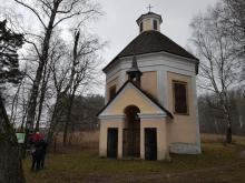 U kaple jsme se zastavili na hru a následně na oběd.