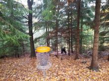 Naší první zastávkou na sobotním výletě bylo hřiště na discgolf.