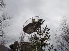 Rozhledna má představovat bob a vypadá jako UFO
