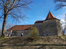 Tvrz Cuknštejn je vzácně dochovaná a v soukromých rukách.