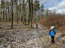 Pavel se vyhřívá v paprscích slunce, které nás našlo na Pišťáku