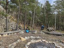 Chvíle odpočinku na jednom z trampských kempů.