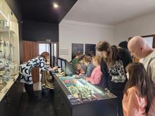 A za chvíli jsme byli v China Art muzeu, kde mnozí využili možnosti nákupu suvenýrů.