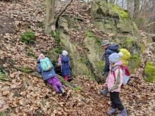 Kolem staré důlní šachty.