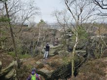 I vyhlídek na vrcholcích skal.