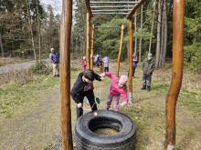 Na závěr se lék nakládal do lodi, což představovala ležící pneumatika.