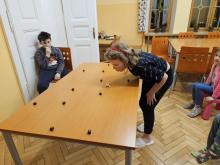 Tady se snaží plachetnici provést úskalími Jožka