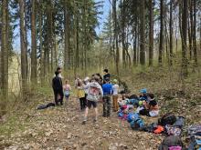V lese před hradištěm jsme se zastavili na další hru, šlo zde o to, aby se námořníci opili "tak akorát".