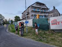 Autobus nás vyložil v Českých Hamrech
