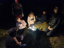 Po večeři a postavení pařenišť jsme se věnovali tradiční hře Gwintu, zatím bez trpasličích úprav.